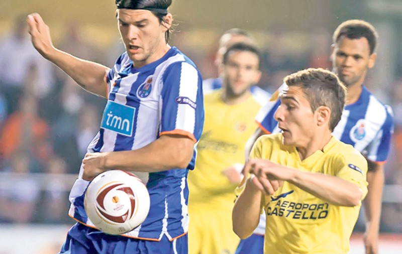 Cristi Săpunaru, fundaşul român al lui FC Porto, poate câştiga trofeul Europa League