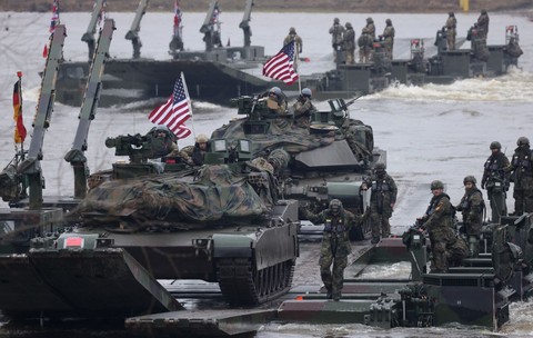 SUA vor să reducă drastic ajutorul militar pentru țările NATO: mai puține bombardiere, avioane de vânătoare și niciun submarin