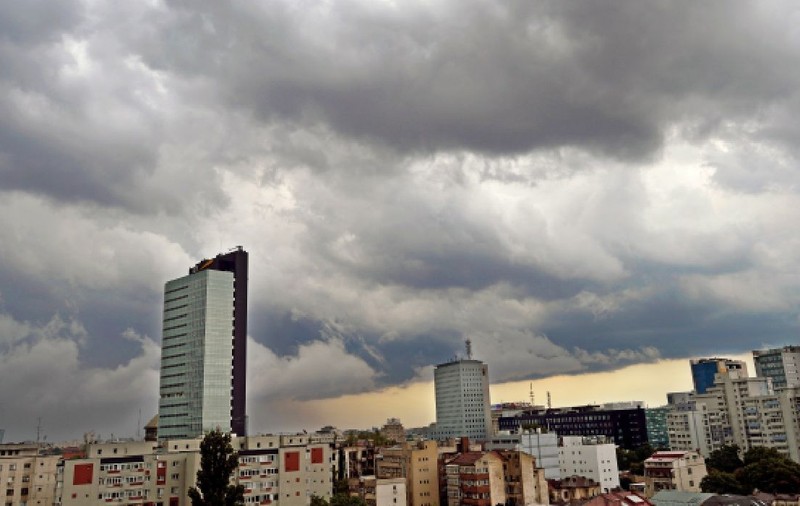 Avertizare meteo ANM de ninsori de până la 15 cm în mai multe zone. Cod galben de ploi în București și zece județe