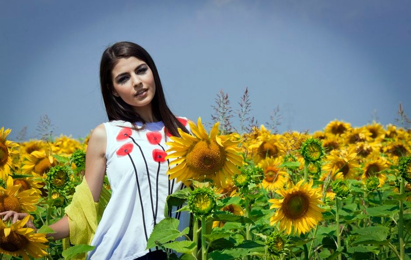 PREMIERĂ LIBERTATEA.RO | O NOUĂ FATĂ FRUMOASĂ, propusă de MANGO RECORDS, dă lovitura în muzica ROMÂNEASCĂ. TEODORA SIMA lansează "You Keep The Love"
