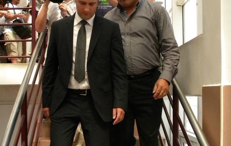 HUIDU n-a ridicat nici azi ochii din pământ, la prima apariţie în public, după multă vreme! Fostul "cârcotaș" a mers la tribunal | FOTO