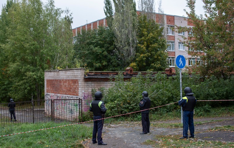 16 morți, printre care 11 copii, după atacul armat de la școala din Ijevsk. Reacția lui Vladimir Putin