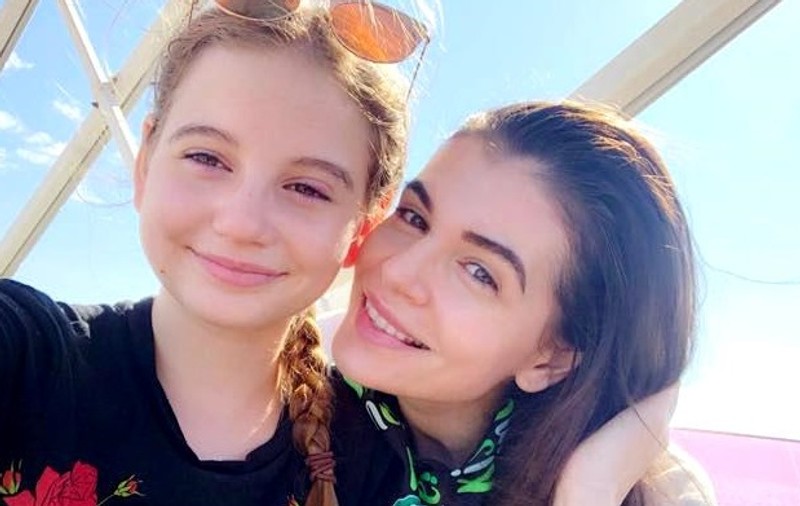 Fetița Monicăi Gabor are 13 ani și îi calcă pe urme mamei sale. Irina este implicată în afacerile familiei