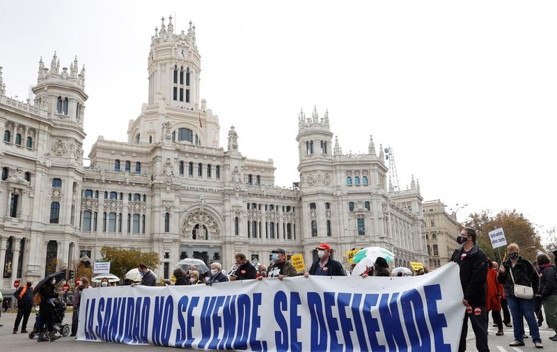 Mii de angajați din sistemul sanitar au protestat la Madrid. Aceștia consideră că noul spital dedicat bolnavilor COVID este „o escrocherie absolută”﻿