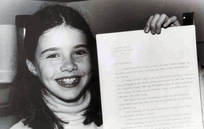 „De ce vreți să cuceriți lumea?” Scrisoarea trimisă de Samantha Smith, o fetiță din SUA, liderului Uniunii Sovietice, acum 40 de ani. Răspunsul conducătorului