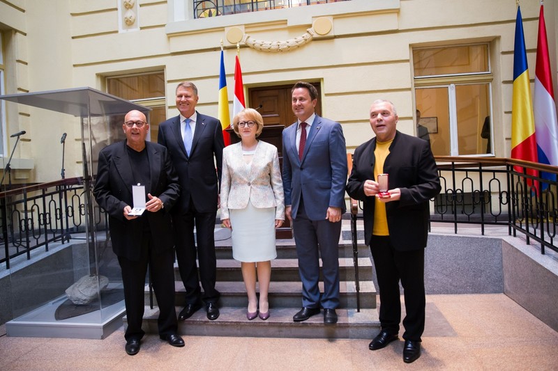 Constantin Chiriac (dreapta), alături, printre alții, de Klaus Iohannis, primarul Sibiului, Astrid Fodor, premierul Luxemburgului, Xavier Bettel | Foto: Hepta