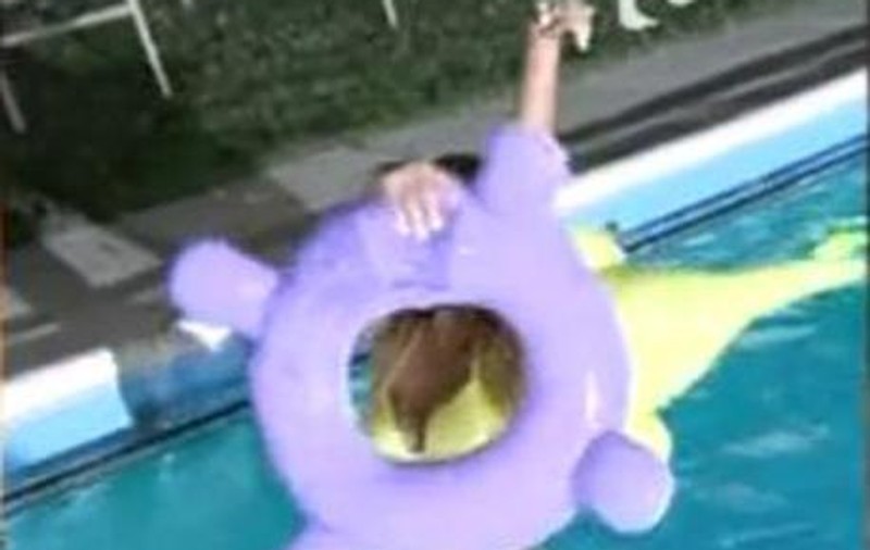 PRINȘI în FLAGRANT! Mădălina Pamfile s-a distrat toată noaptea cu Țânțăreanu în piscină! VIDEO