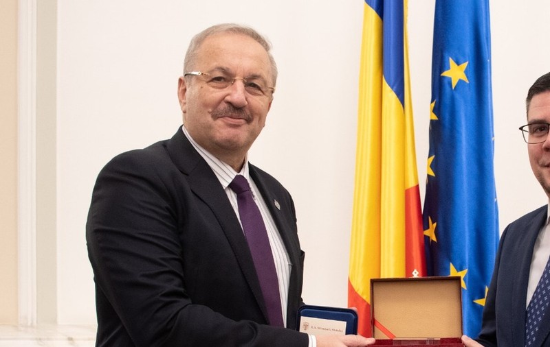 Vasile Dîncu, premiat de Ucraina. El a demisionat de la Apărare după declarațiile privind pacea cu Rusia
