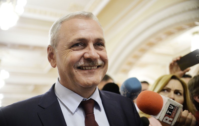 Dragnea a primit de la președintele Iohannis, de ziua lui, un buchet de orhidee: ”A fost un gest frumos”