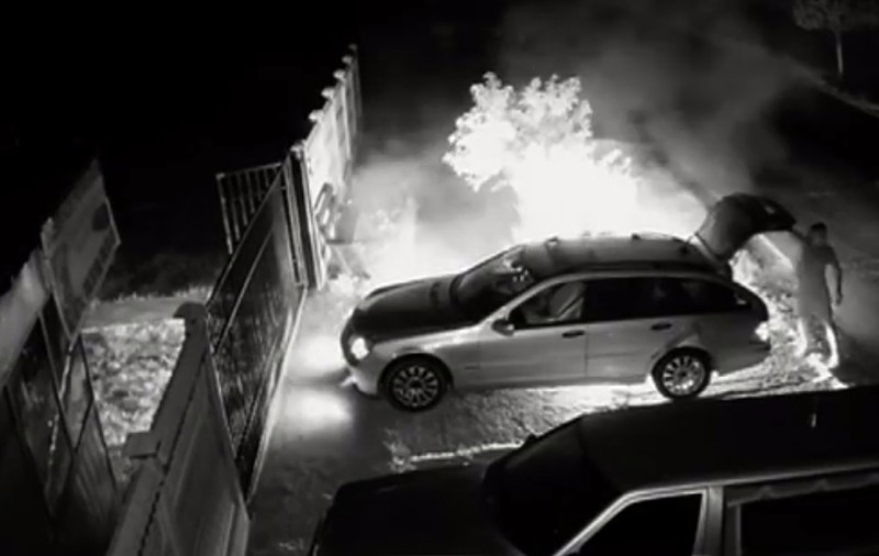 VIDEO | Imagini cu atacul în stil mafiot al unui clan de interlopi din Vâlcea. Strigătul disperat al unei fetițe: „Tati, tati, ne omoară!“
