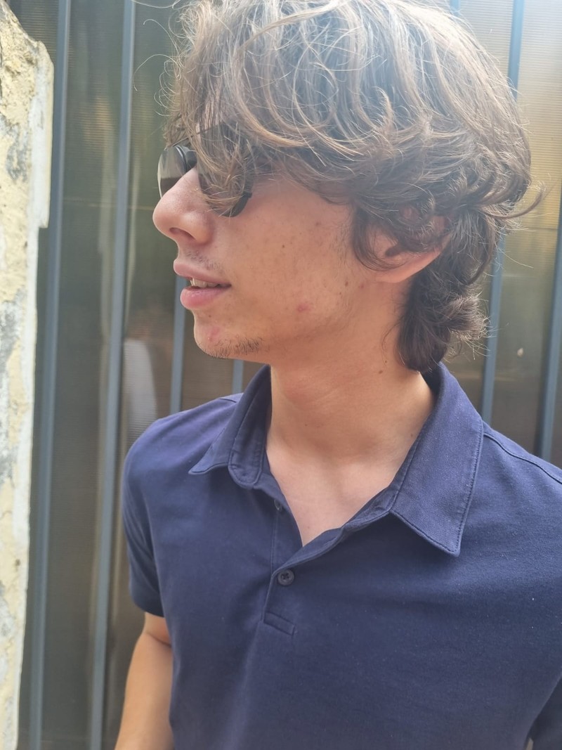 Alex, primul elev care a ieșit de la examenul de Bacalaureat la matematică, de la Colegiul Național „Ion Luca Caragiale” Foto: Laura Macavei