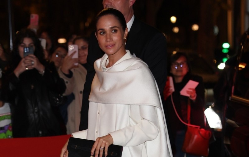 Cum a apărut Meghan Markle la Paris Fashion Week. Soția prințului Harry a atras toate privirile cu ținutele