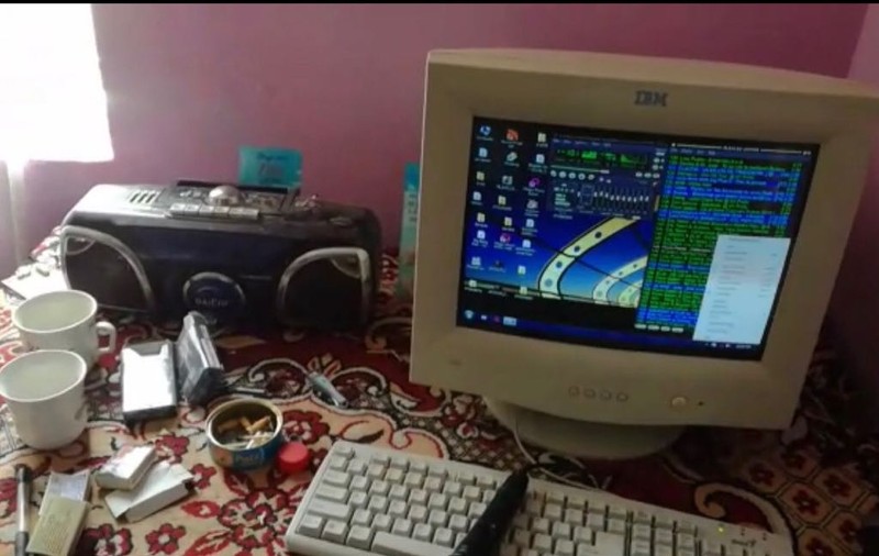 Proprietarul unui post ilegal de radio a fost săltat din ”studiou”, chiar în timpul emisiei. DJ-ul rural răspândea pe internet mesaje care încurajează la violență și la consum de droguri