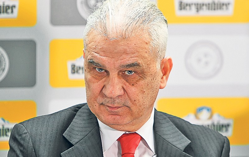 Locul și norocul! Selecționerul Anghel Iordănescu nu se îmbată cu apă rece