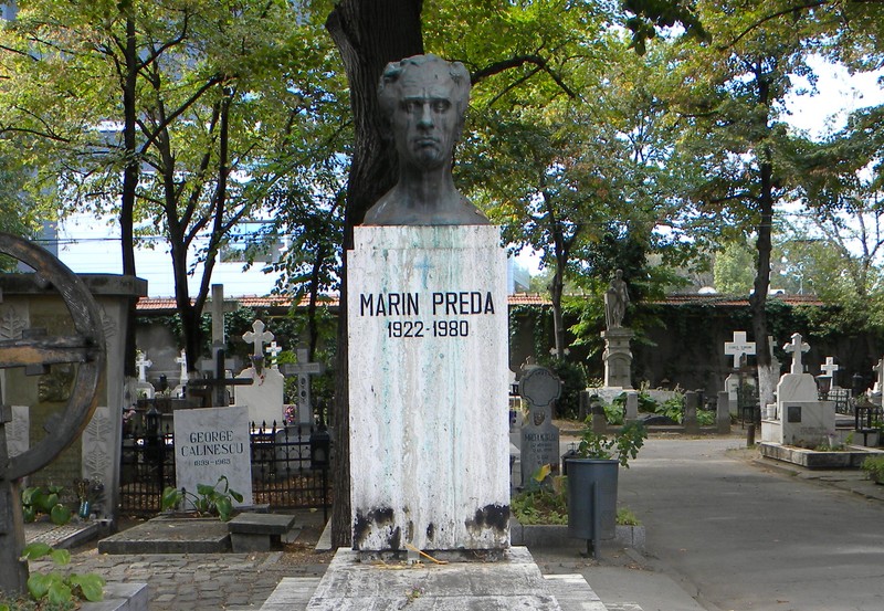 Mormântul lui Marin Preda). Foto: wikipedia.org