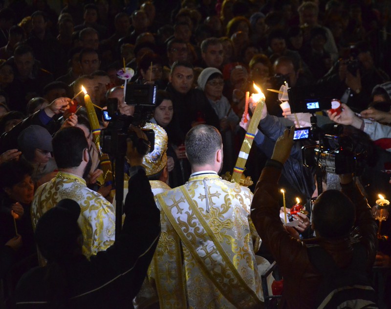 PAȘTE 2016: HRISTOS A ÎNVIAT! Așa petrec românii de Paște, pe 1 MAI! FOTO&VIDEO