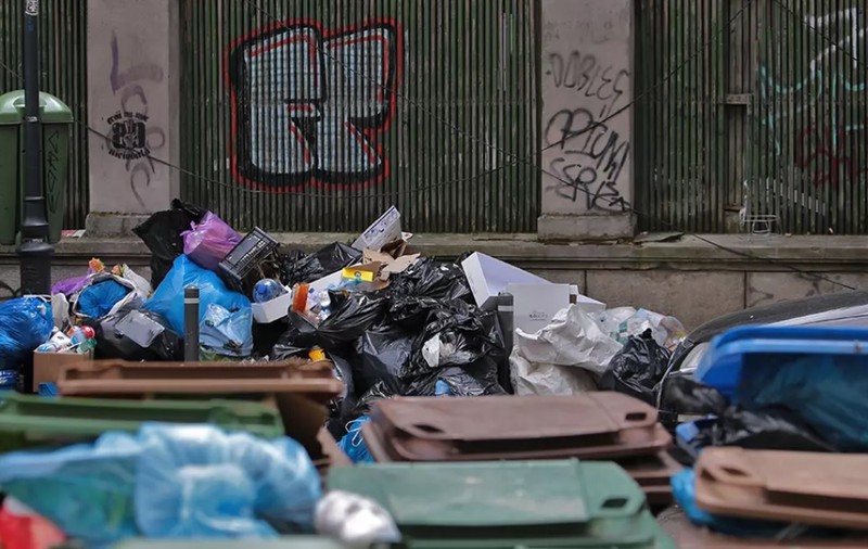 Stare de alertă în judeţul Brăila, după ce operatorul de salubritate refuză să mai ridice gunoiul