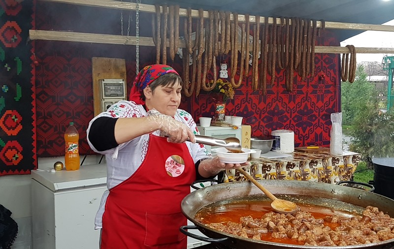 VIDEO| Bucureștenii au sărbătorit 1 Decembrie cu hore și fasole