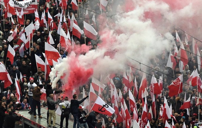 Imagini incendiare în Polonia. Liderii eurosceptici şi grupurile de extremă dreapta au marcat împreună Ziua Independenței (FOTO)
