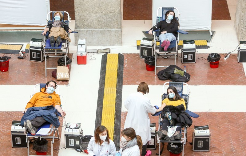 Regiunea Madrid suspendă vaccinarea anti-COVID-19 vreme de două săptămâni din cauza lipsei de doze