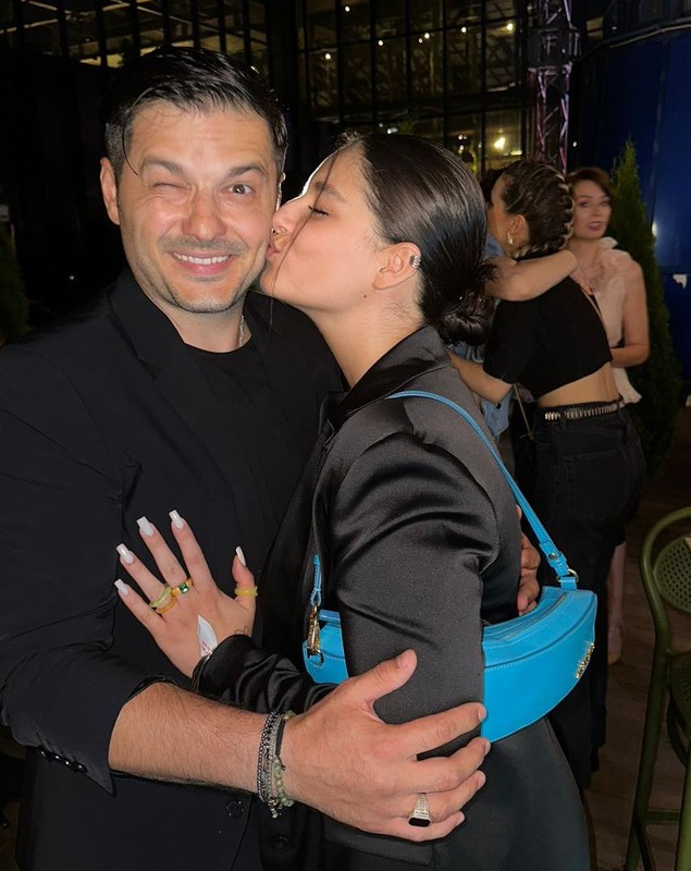 Carmina, fiica lui Liviu Vârciu, vrea să se lanseze în muzică: „Am moștenit vocea lui, dar parcă eu cânt un pic mai bine”. Din ce își câștigă tânăra banii