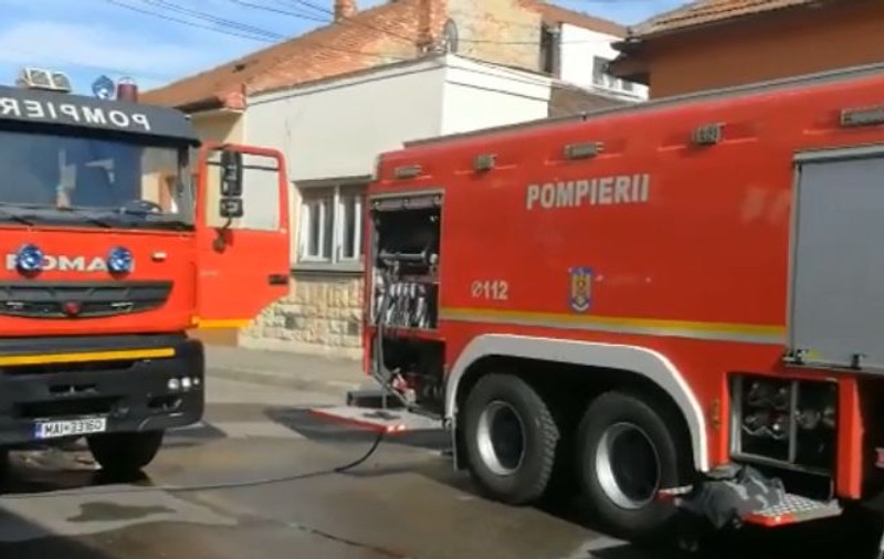 Incendiu puternic aproape de centrul Clujului. Focul s-a extins rapid