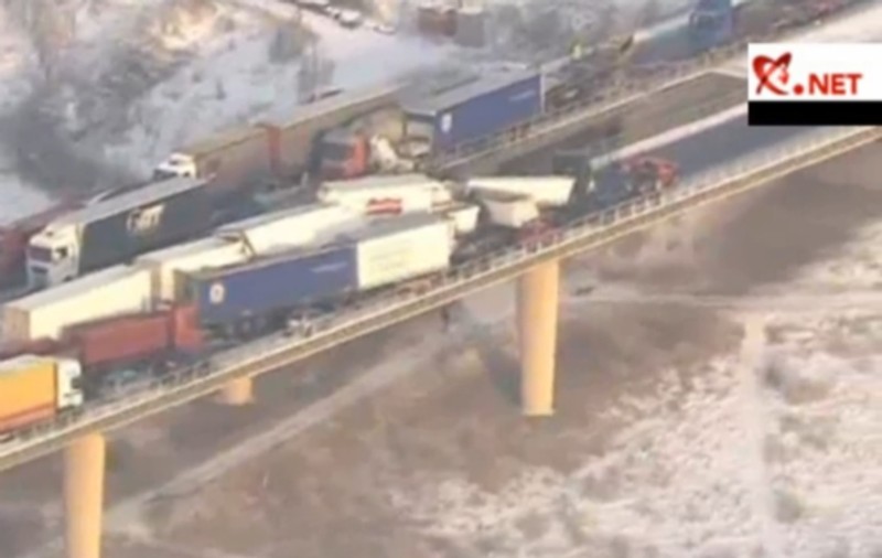 IMAGINI INCREDIBILE! Un accident cu 100 de maşini a avut loc în Suedia | VIDEO