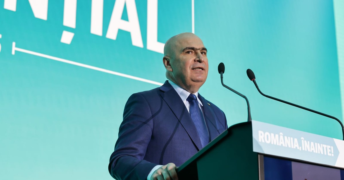 Ilie Bolojan surprins în timp ce vorbește la lansarea programului politic „România, înainte”.