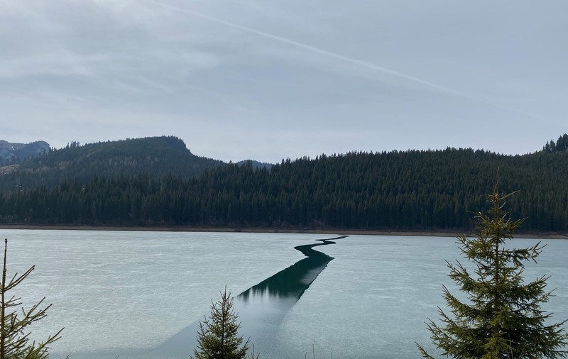 Imagini spectaculoase cu Lacul Bolboci, din Munții Bucegi: “O fi trecut Moise pe aici?”