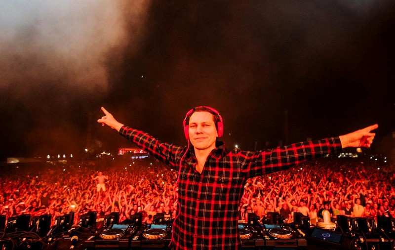 Legendarul DJ Tiesto a anunțat că va deveni tată. Are o iubită cu 28 de ani mai tânără