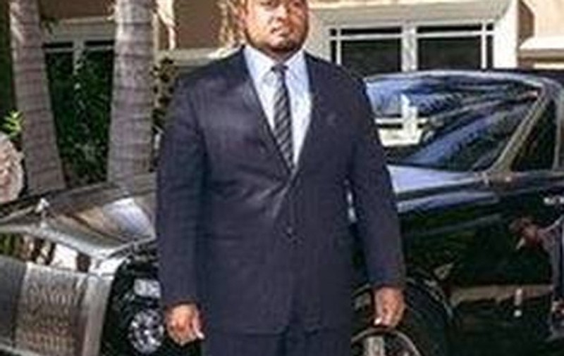Păzit mai ceva ca un preşedinte de stat! Uite ce bodyguarzi are milionarul Nick Rădoi!