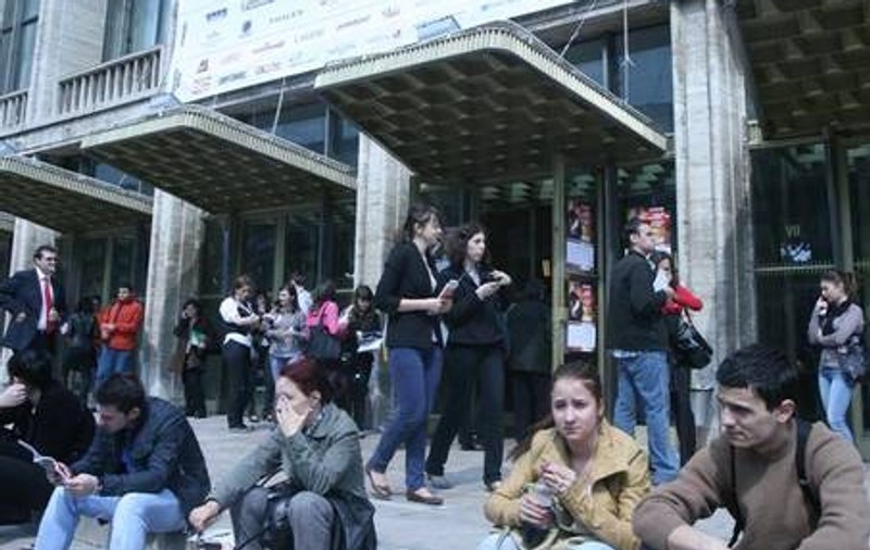 Elevii și studenții pot primi bani pe perioada vacanței! Ce acte sunt necesare!
