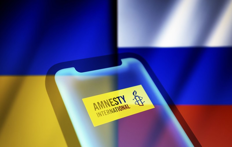 Zeci de demisii la Amnesty International, în semn de protest faţă de raportul despre practicile armatei ucrainene