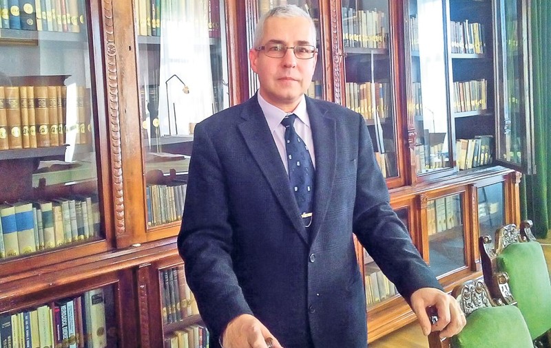 Cine are carte rară are parte de-o comoară | FOTO