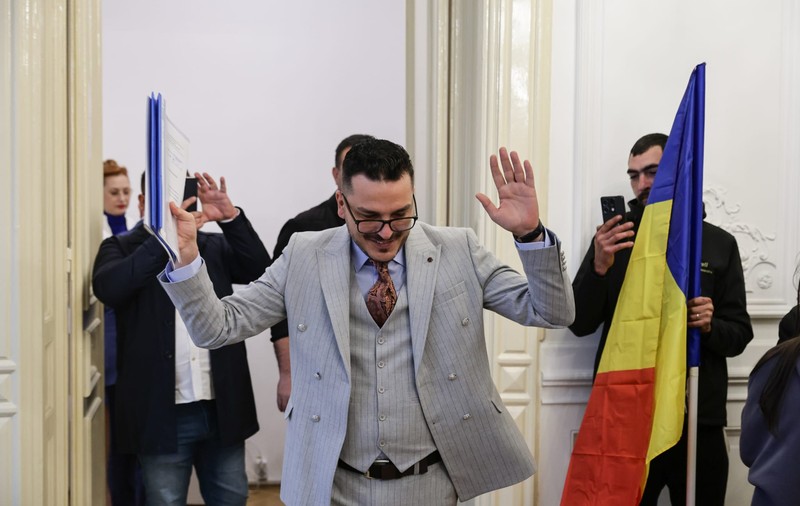 Makaveli se retrage din alegerile pentru Primăria București și anunță că o va susține pe Anca Alexandrescu
