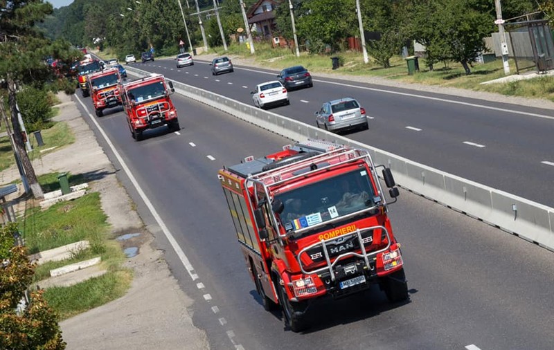 Alți 142 de pompieri români au plecat în Grecia să ajute țara la stingerea incendiilor
