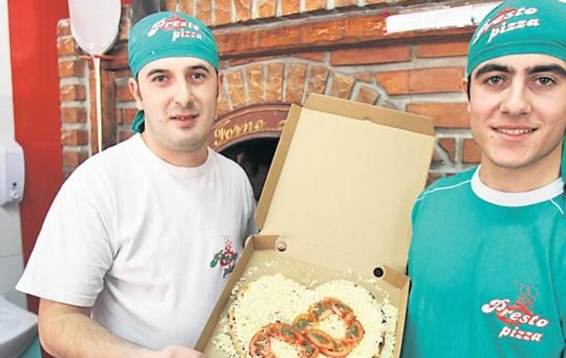 Pizza Mărţişor se dă în rate