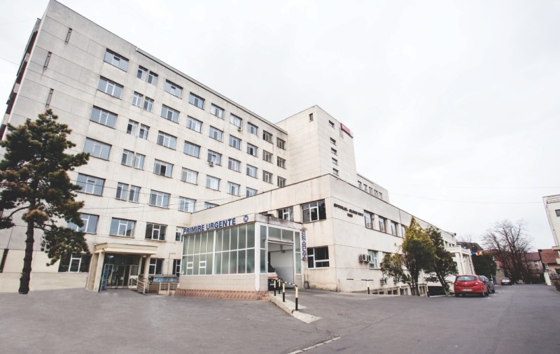 Spitalul de Neurochirurgie din Iași a atribuit peste o mie de contracte, fără licitație, unei firme care vinde șuruburi și capace de WC la suprapreț. Managerul unității medicale: „Vreți să denigrați spitalul”