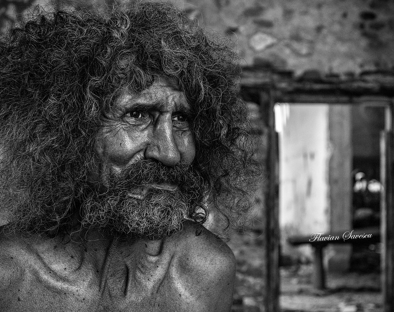 REPORTAJ/Povestea lui Juju, filosoful homeless din Anina: "Eu sunt fericit. Ştii cum a murit Tolstoi? Sărac. Şi în frig“|FOTO