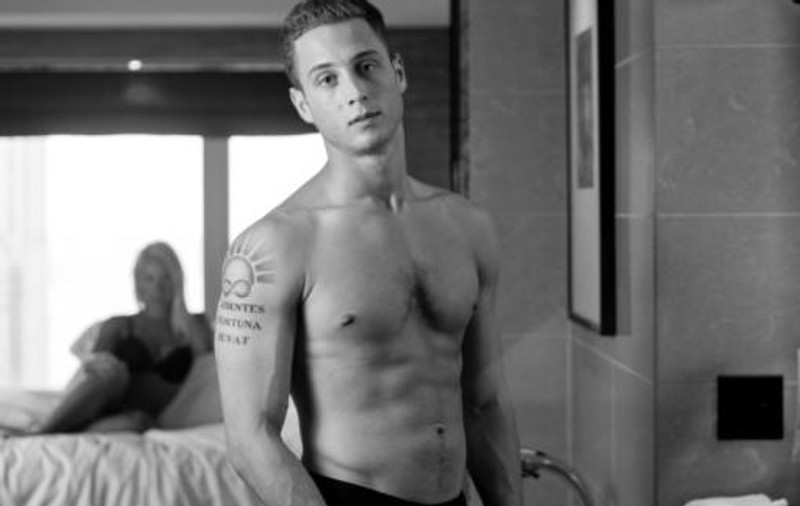 Știați cum arată fiul lui Tom Hanks? Este mai sexy decât tatăl său în tinerețe! FOTO