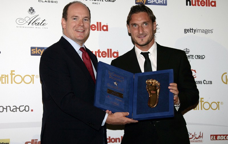Totti a primit trofeul "Golden Foot 2010"