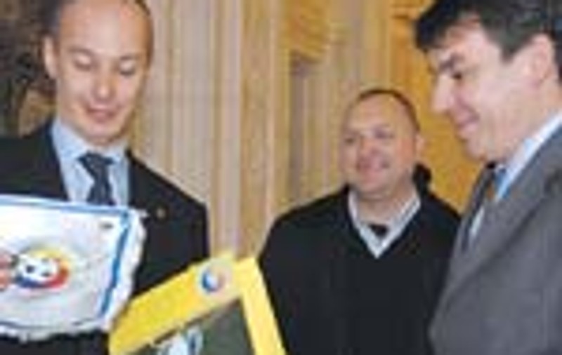 Bogdan Olteanu va juca fotbal impotriva 'Generatiei de aur'