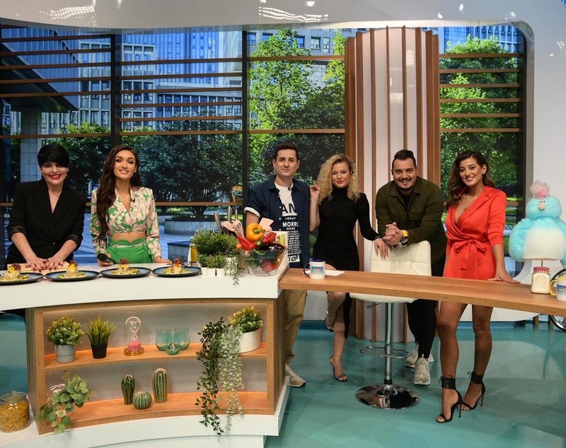 Prima ediție „Dimineața cu noi”. Bursucu, Viviana Sposub și George Tănase au avut emoții: „Când a început numărătoarea inversă, tremuram tot”