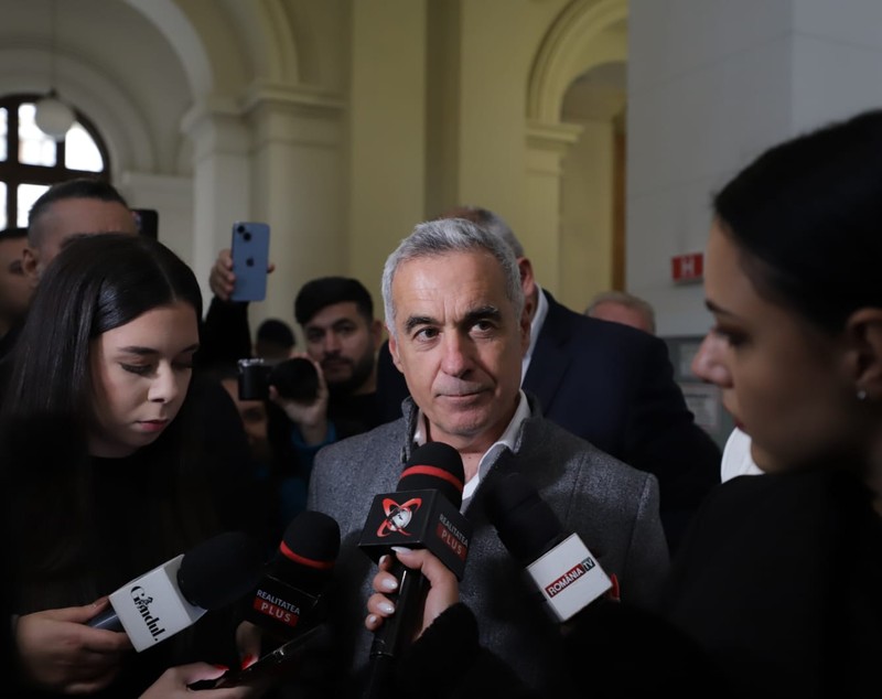 Georgescu a fost primit de susținători ca un președinte la Curtea de Apel București, unde este judecat pentru tentativă la lovitură de stat