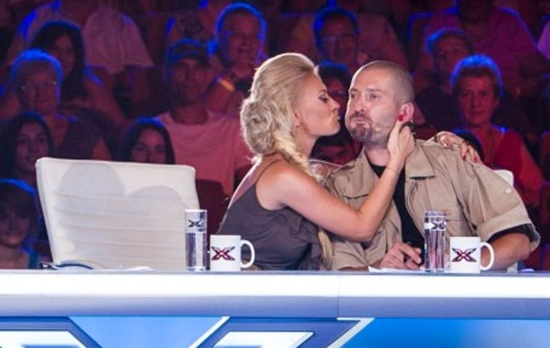 Cel mai tandru moment de la X-Factor! Se lasă sau nu arogantul CHELOO PUPAT de DELIA?