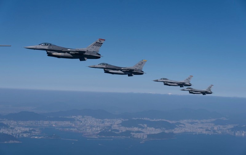 România a cumpărat 18 avioane de vânătoare F-16 din Olanda și a plătit doar un euro