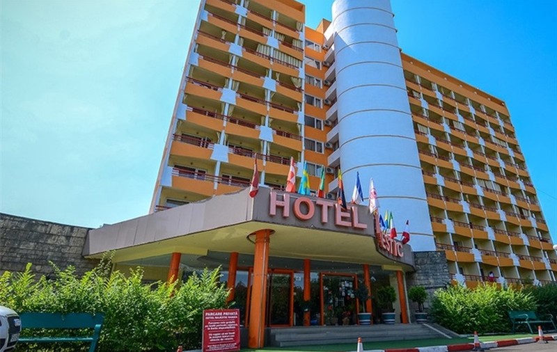 Hotelul Majestic din Mamaia, pregătit pentru a fi vândut. Ce sumă cere Mohammad Murad