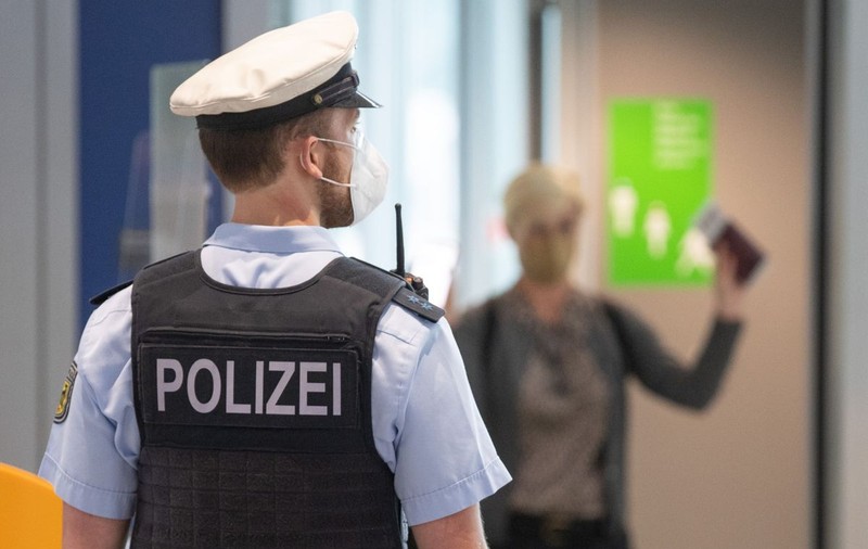 Polițiștii dintr-un oraș german au intrat în alertă din cauza unui adolescent înarmat cu o pușcă din piese Lego