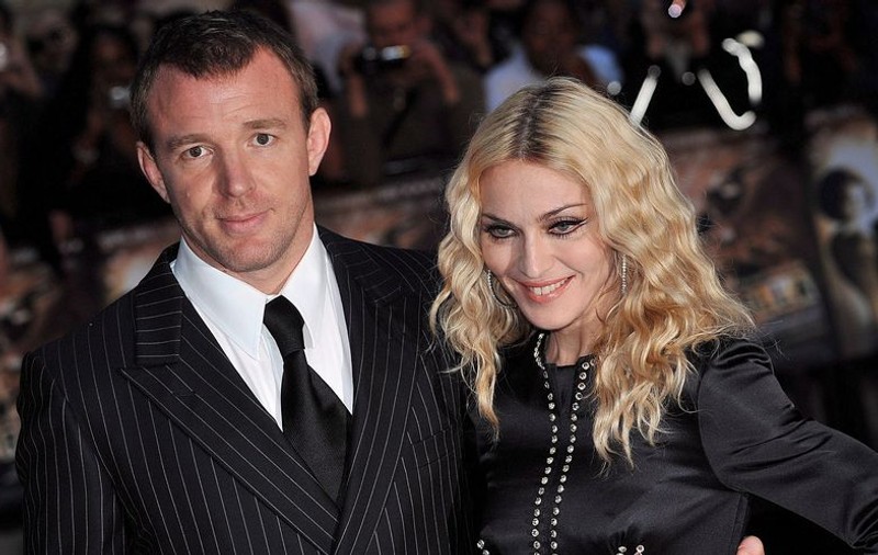 Madonna: "Guy e retardat emoţional!"