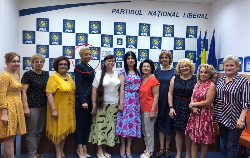 Legăturile cu PNL ale directorului medical de la Suceava, repus azi în funcție: soția lui e membru de partid, iar medicii spun că e ținut în spate de un deputat liberal